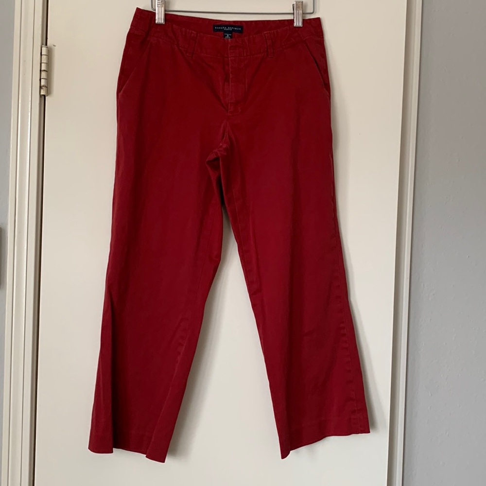- Banana Republic Martin. Dark Red cropped women’s pants. Size 6 stretch